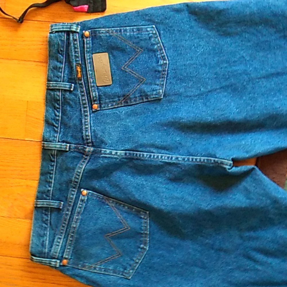 🤠  Wrangler Blue Jeans Denim,  Sz 40 X 34 perhaps NWOT - Picture 11 of 16
